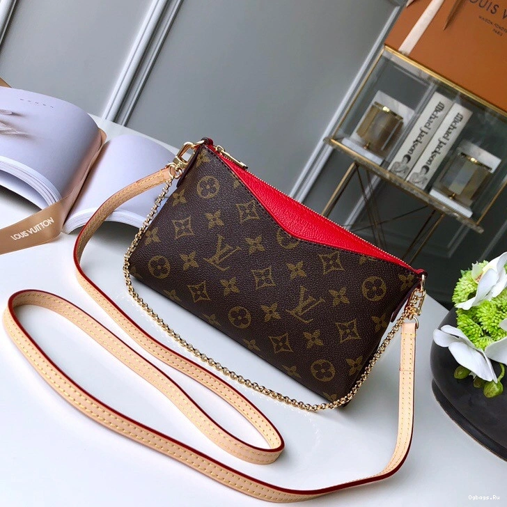 CHANELUTCH Vuitton Louis PALLAS 0114
